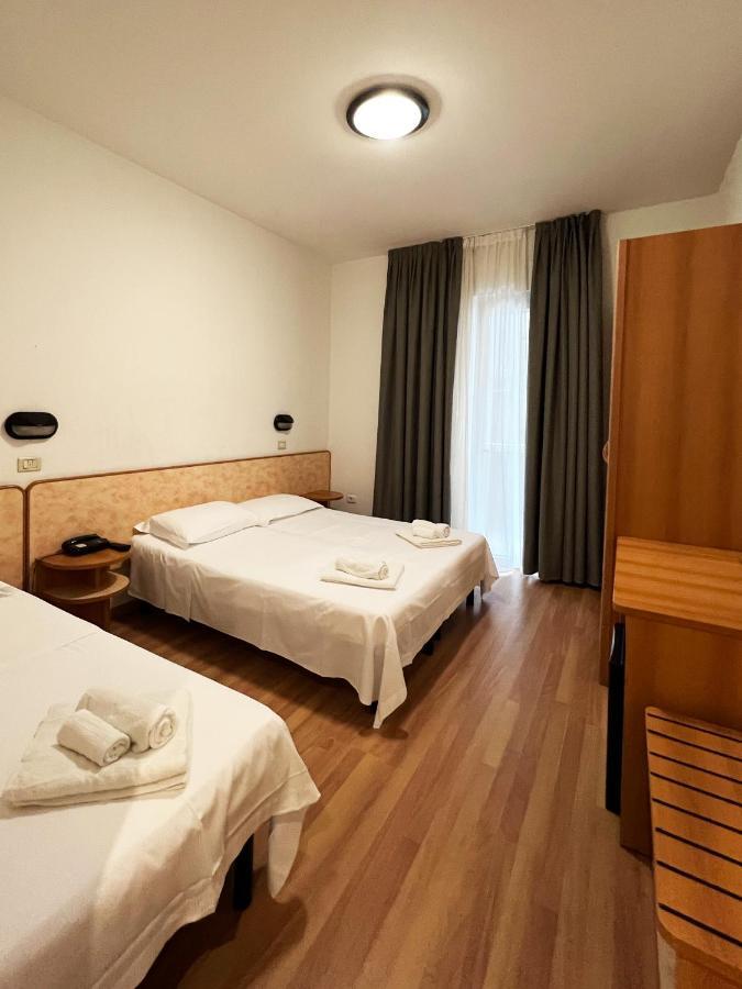 Hotel Little Rimini Exteriör bild